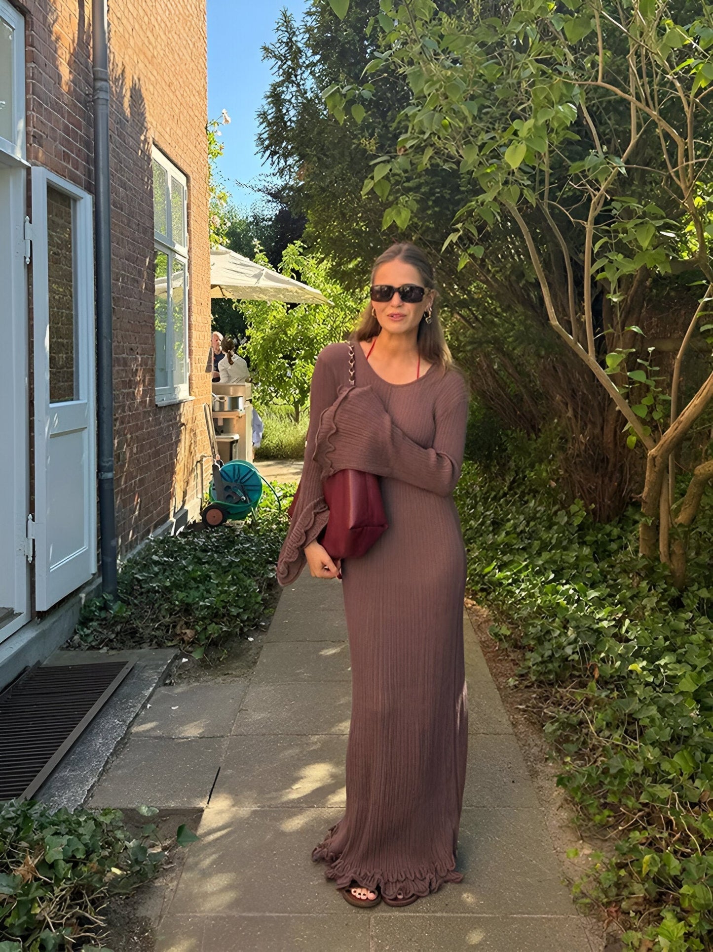 WW | Elegant White Knit Dress with Flounced Hem
