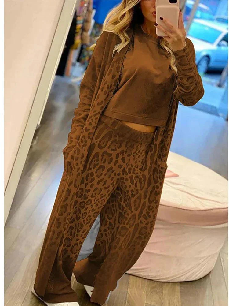 WW | Lässiges Ensemble aus langer Jacke und weitem Hosen mit Leopardenmuster