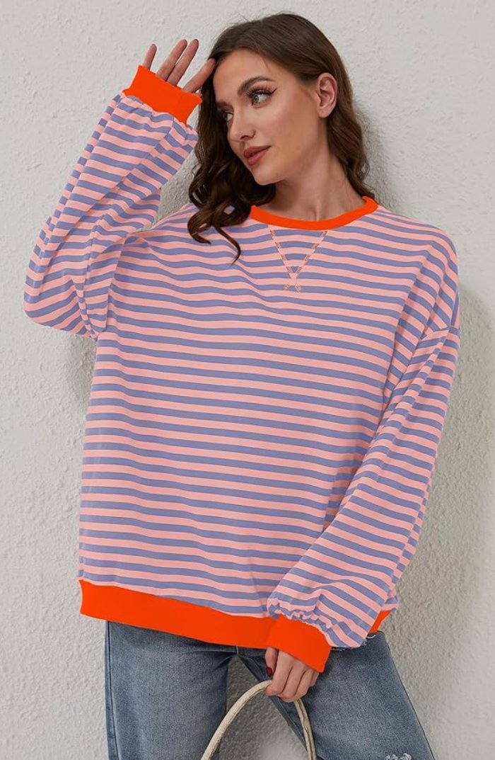 WW | Gestreifter Übergrößenpullover