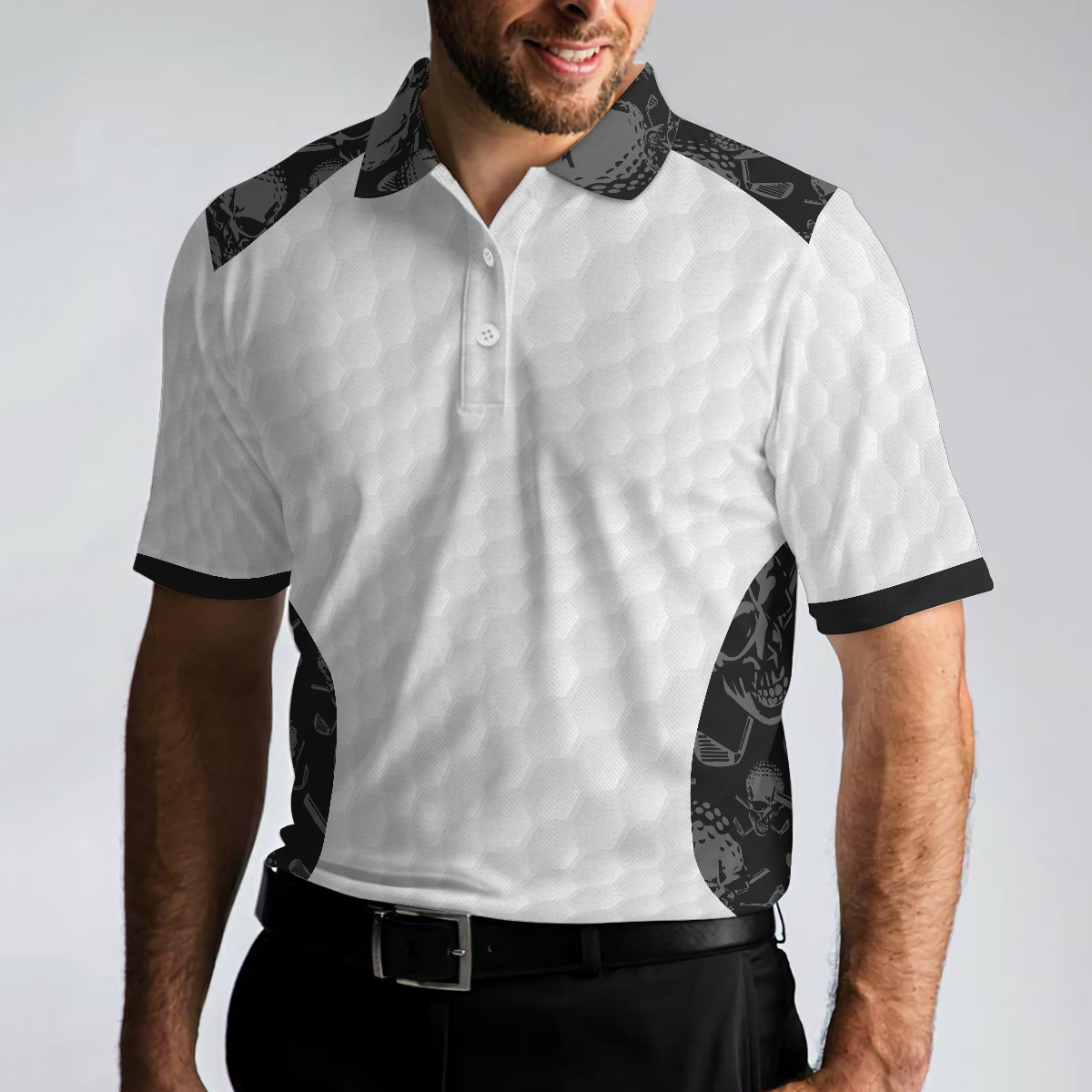 WW | Grip It Rip It Sip It Golf Weißes Polohemd, Totenkopf-Musterhemd für Weihnachten, Gruselige Geschenkidee für Golfer