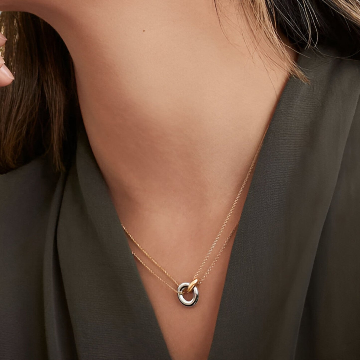 Circle Pendant Necklace - Elevate Your Style with Elegance