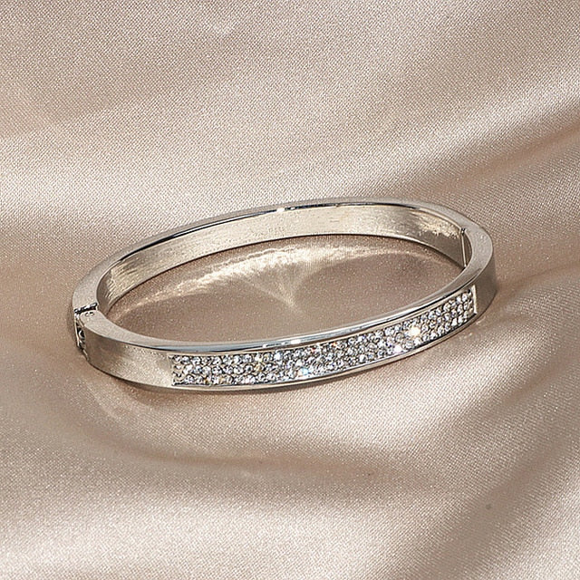 WW | Elegant Crystal Bracelet