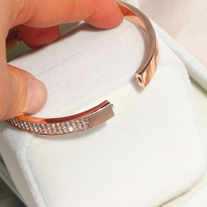 WW | Elegant Crystal Bracelet