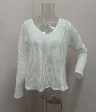 WW | Elegant V-Neck Pullover with Timeless Design