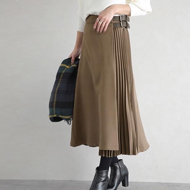 Pleated skirt with pleat