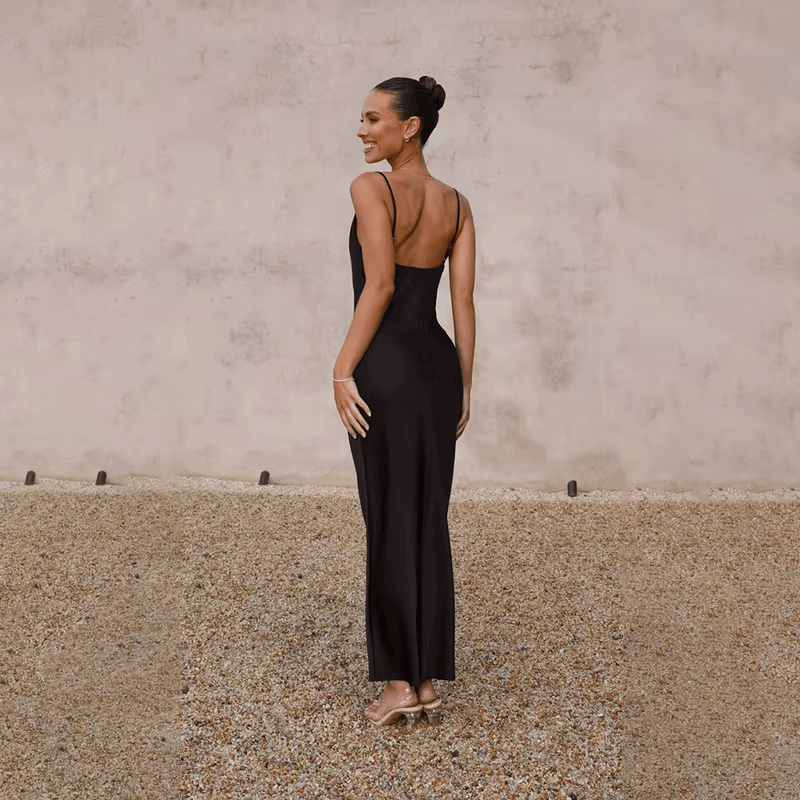 WW | Zeitloses Satinkleid Mit Offenem Rücken Und Elegantem Design